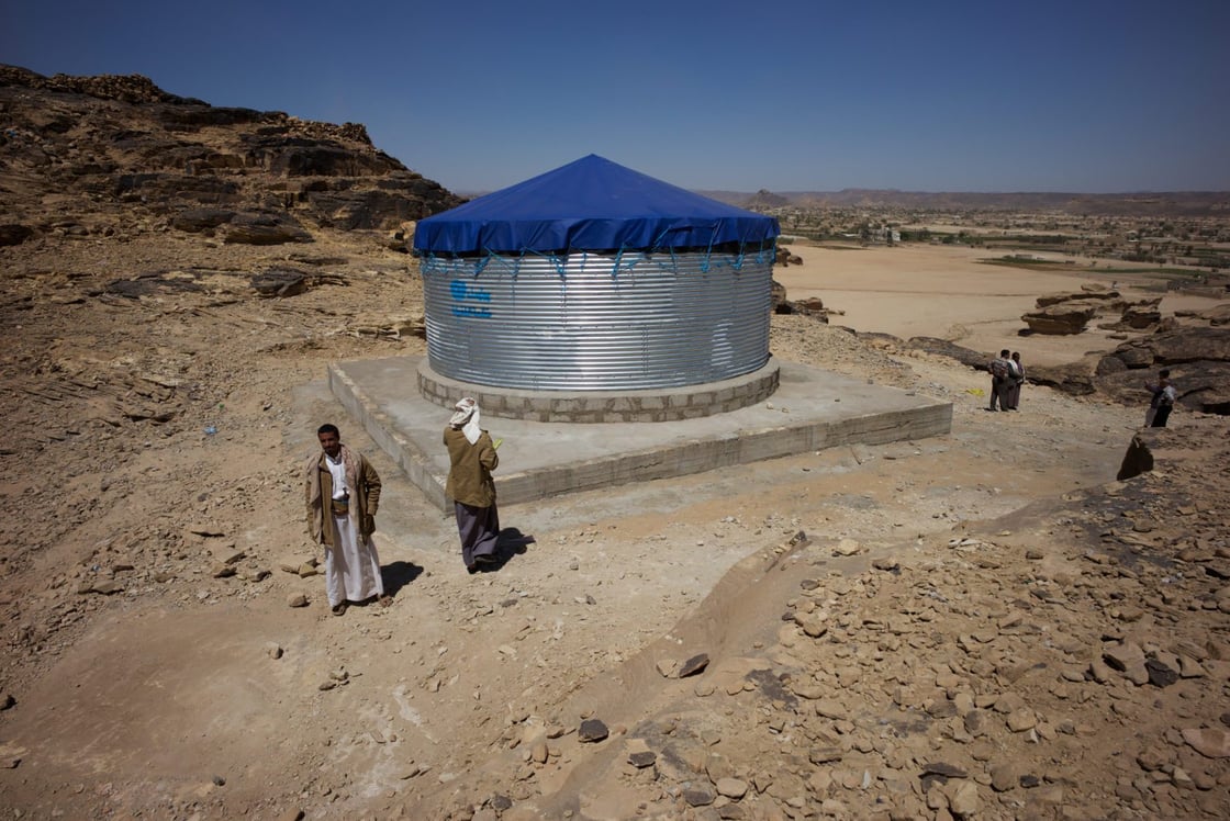 Emergency water tank in Al Hamzat district, Sadah, after the reservoir providing water to more than 10,000 people was destroyed in an airstrike. Photo Julien Harneis, Flickr